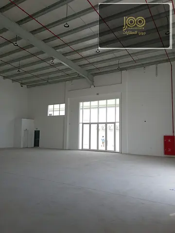 شوروم للإيجار في الجرف الصناعية 1 – عجمان | 4,400 قدم | موقع تجاري مميز