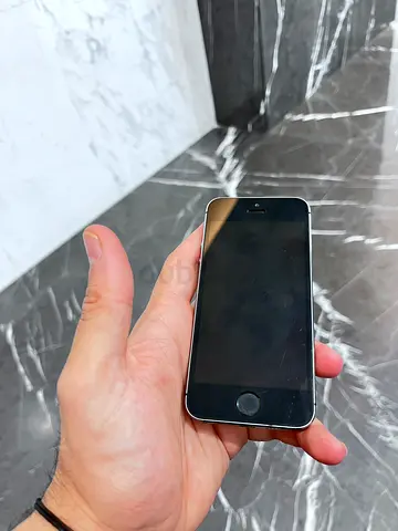 iPhone SE (1st gen) / iPhone 5s - Good Condition, Locked need
