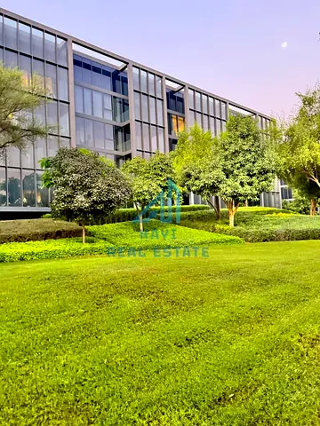 شقة شهرية واسعة بغرفتي نوم | 7490 درهم | الجادة الشارقة