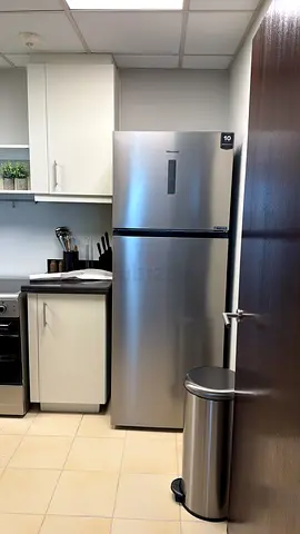 Stainless Steel Top-Freezer Hisense Refrigerator - Good Condition - 599L