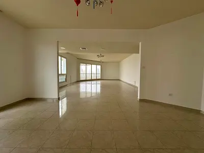 أكبر شقة اربع غرفة وصاله ومجلس للإيجار السنوي بالمجاز 3    4 غرف غرفتين منهم ماستر غرفة خادمه ماستر  خزائن بالحائط  تكييف مركزي مجاني