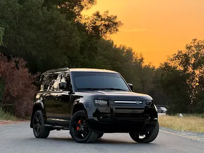 Land Rover Defendr. لاند روفر ديفندر P400 HSE 2024  خليجي وضمان وكاله الطاير
