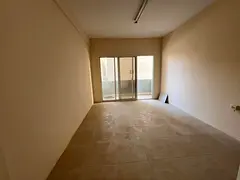 2BHK Al Qulaya, balcony, 2 baths, near Heerah Beach, AED 40,000 yearly, 6 cheques, family-friendly.