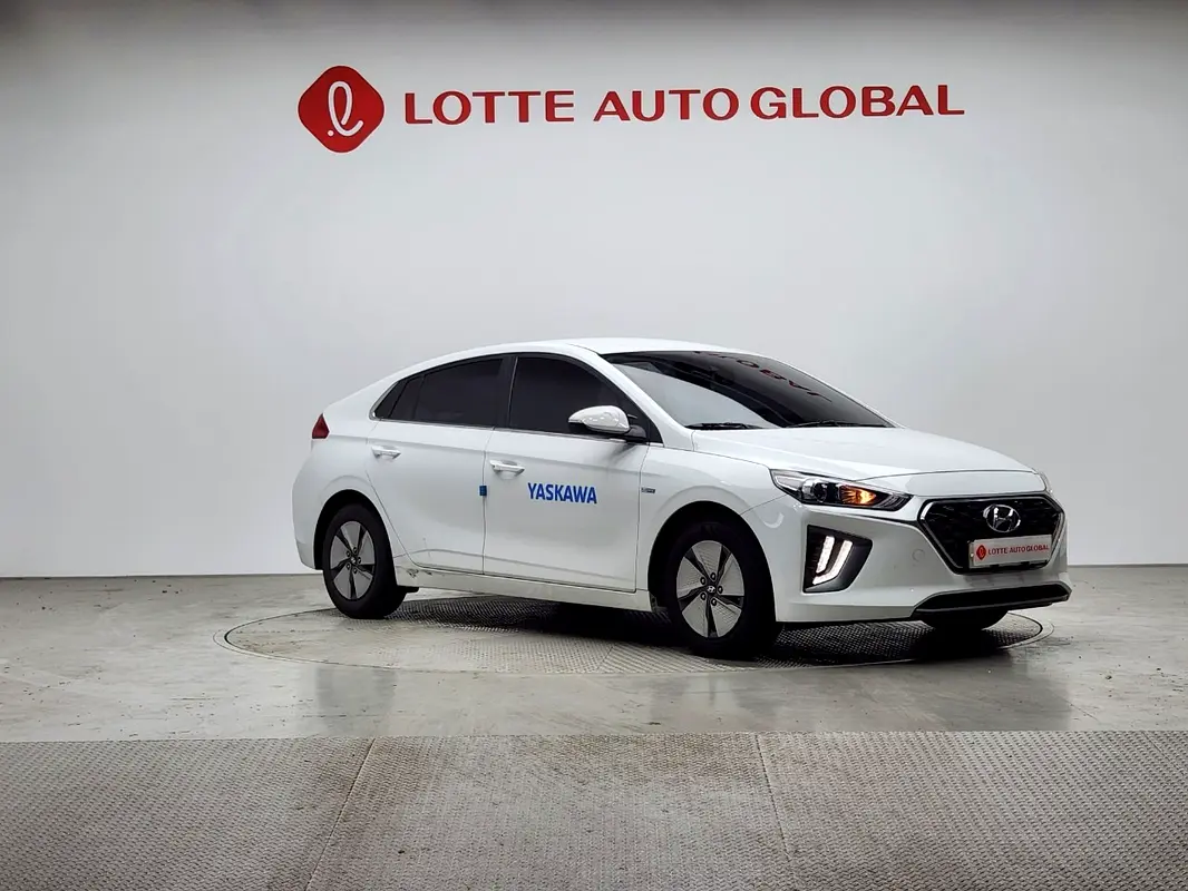 Hyundai Ioniq 2020 — photo 1 of 20