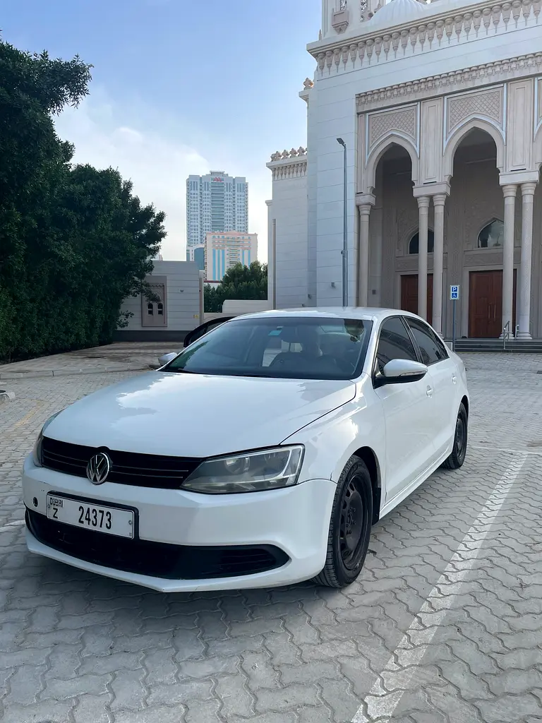 Volkswagen Jetta 2013 — photo 1 of 12