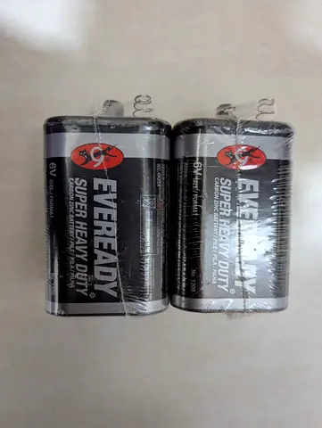 2x Eveready Super Heavy-Duty 6V Spring Terminal Carbon Zinc Lantern Battery