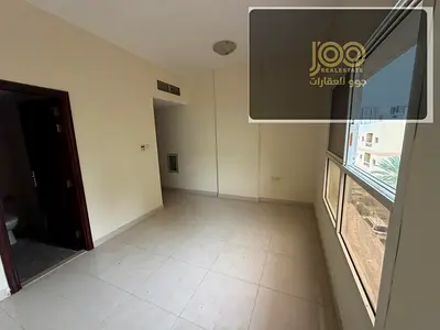 استوديو واسع بالنعيمية 3 بمطبخ منفصل وتكييف مركزي