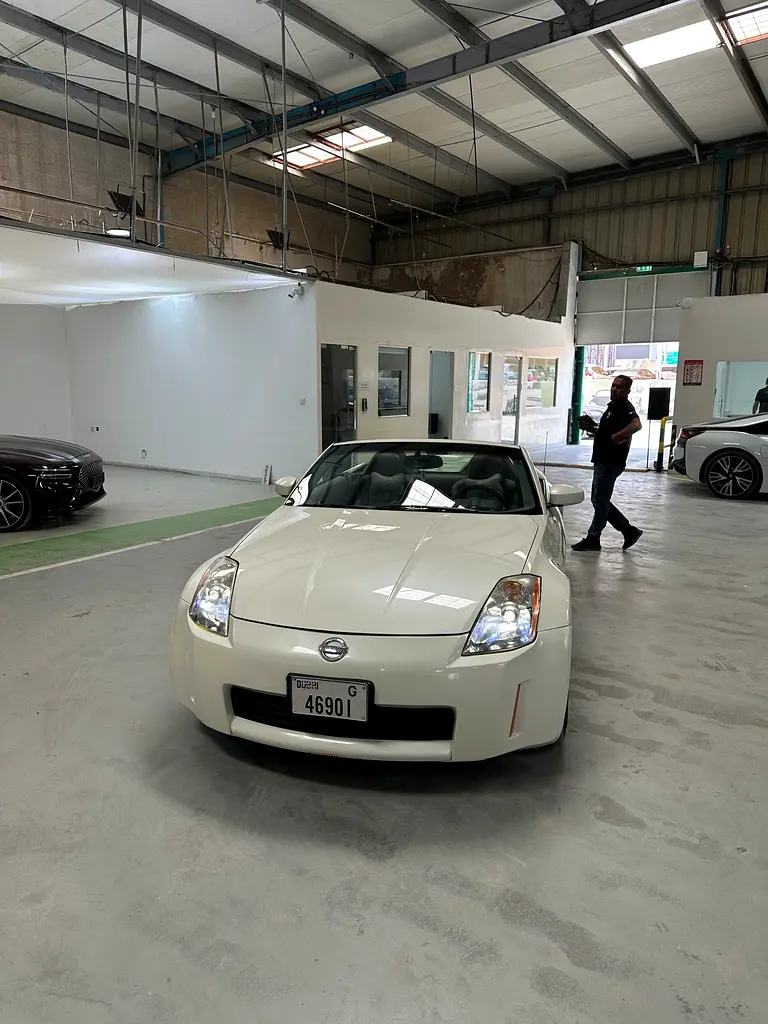 Nissan 350Z 2005 — photo 1 of 10