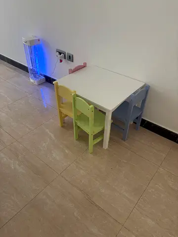 Kids activity table with 4 colorful chairs - good condition