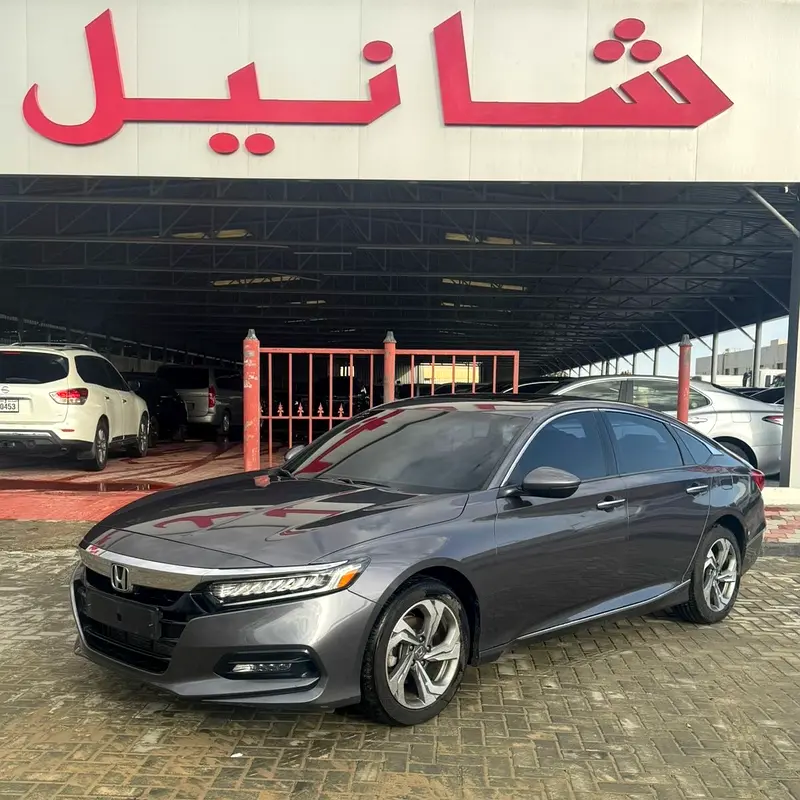 Honda Accord 2018 — photo 1 of 10