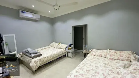 بيت عربي بنظام فيلا طابقين للبيع بمساحة واسعة مصين بالكامل