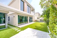 Vacant | Closed Kitchen | Landscaped