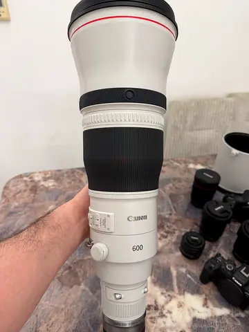 Canon RF 600mm f/4 Super-Telephoto Lens (White) - Good Condition