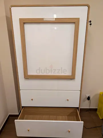 Convertable dining hutch