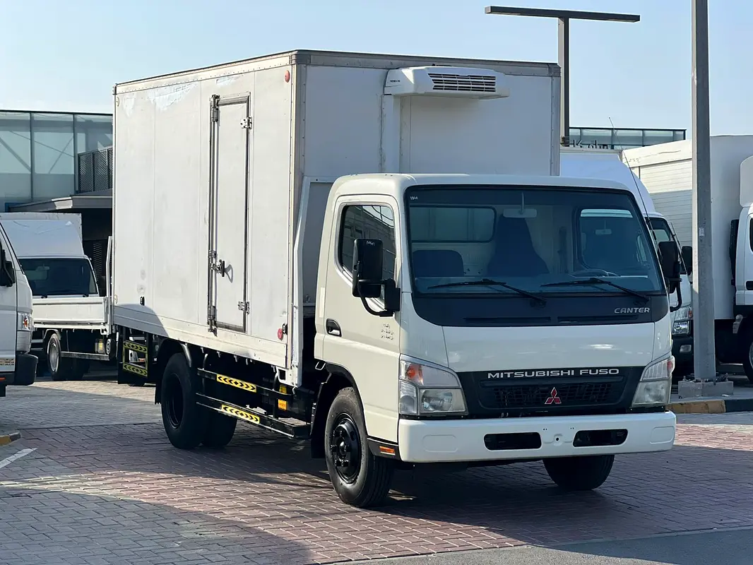 Mitsubishi Canter 2013 — photo 1 of 14