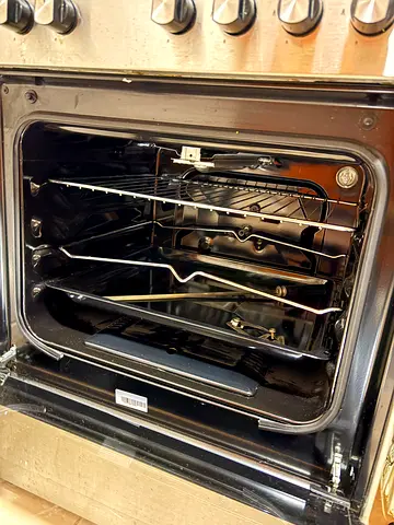 Gas Oven with Multiple Racks - Good Working Condition