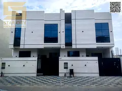 Townhouse for sale at a great price: 4 master bedrooms with spacious living areas.