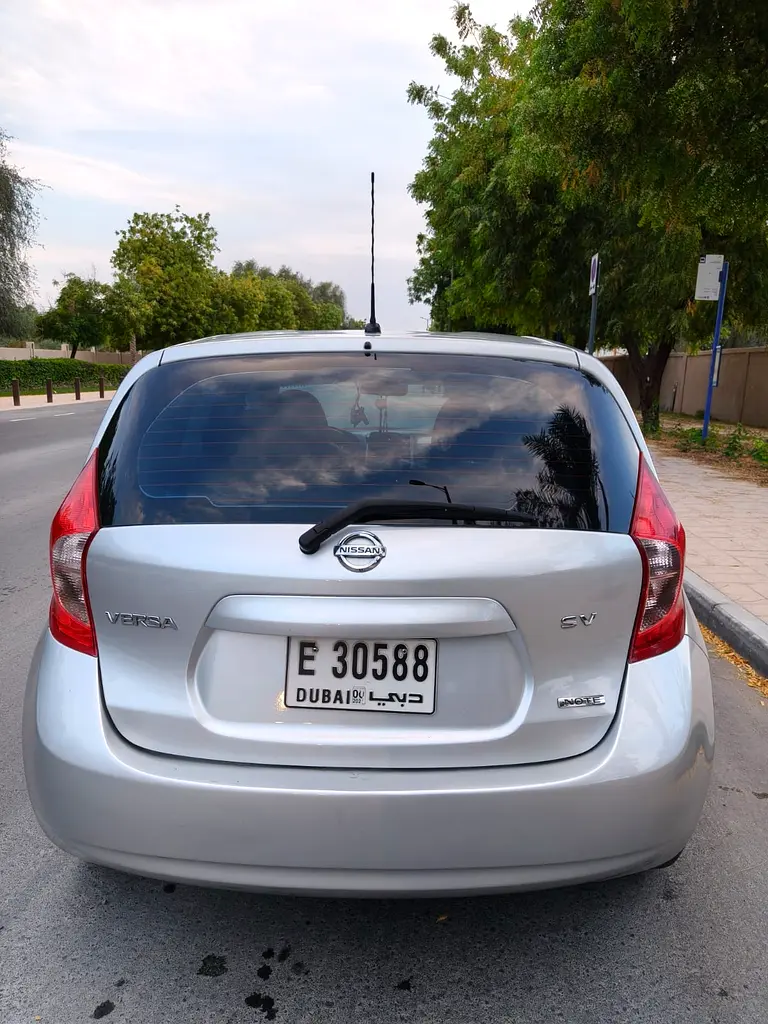 Nissan Versa 2015 — photo 1 of 6