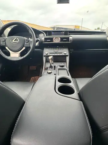 2016 Lexus IS-SERIES — фото 11