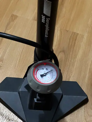 Sarcophilus 2.0 Floor Bike Pump with Pressure Gauge – Excellent Condition