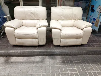 Pair of Cream Leather Recliner Armchairs - Comfortable 2 Seaters