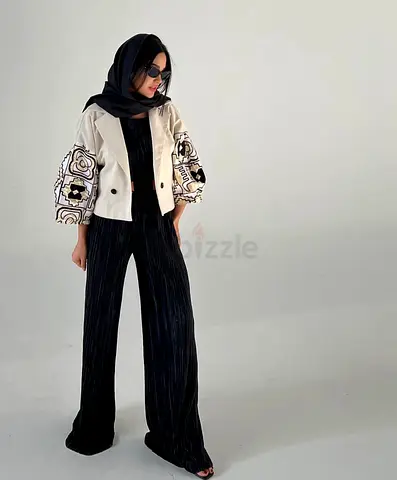 Light beige cropped blazer