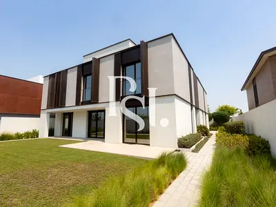 Single Row Corner | High Ceiling | Big Plot