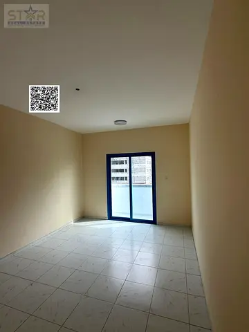 **للإيجار في عجمان – الحميدية**   موقع مميز:  * قريب من جميع الخدمات * سهل الوصول إلى شارع محمد بن زايد * بجوار المحكمة   **تفاصيل الشقة:**  * غرفة و