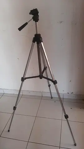 Lightweight Aluminum Camera Tripod with Pan Head