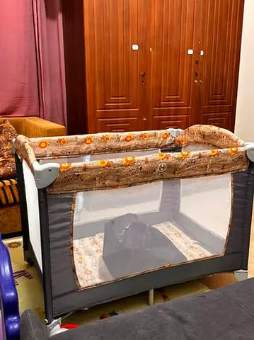 Portable Playpen / Travel Cot with Mesh Sides - Delivery can be arranged