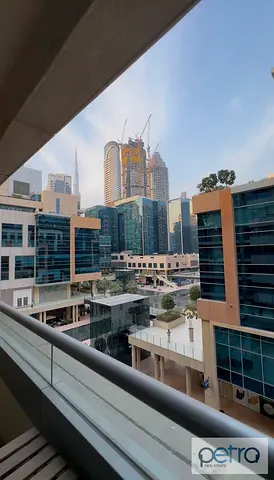 استوديو كبير مع بلكونة وإطلالة على برج خليفة | Bay Square – بزنس باي