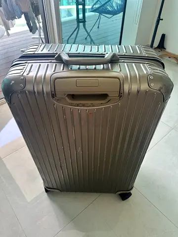 Damaged Rimowa Titanium Aluminum Check-in L suitcase - perfect suitcase after DIY-repair