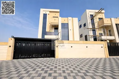 فيلا مع روف مكونة من 5 غرف نوم ماستر و3 صالات