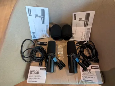 SHURE SM7DB MICROPHONE WITH BUILT IN PREAMPS.