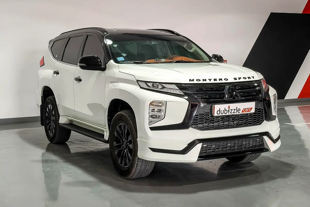 Mitsubishi Montero Sport 2023 — photo 1 of 14