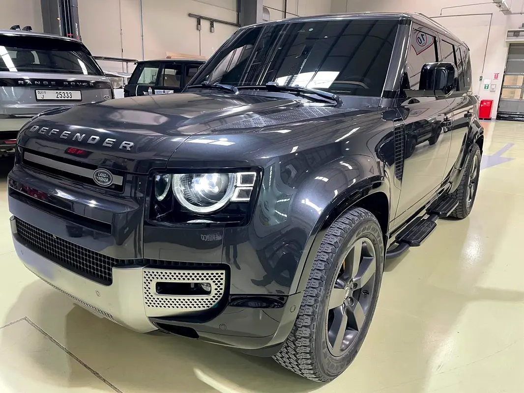 Land Rover Defender 2023 — photo 1 of 10