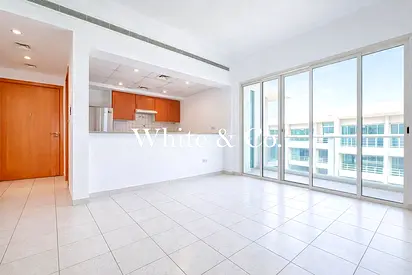 Large 1 Bedroom | Corner Unit | Tenanted