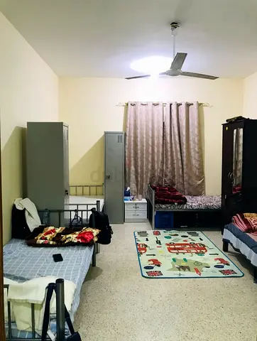 Bed space available for ladies in Shabiya 12 near Baniyas Spike market
