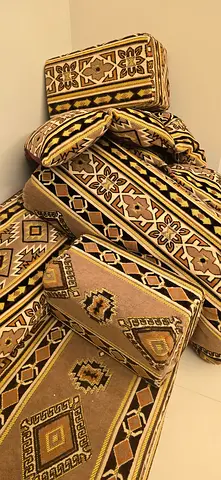 4 sets of traditional seats