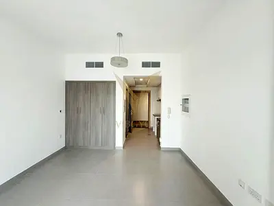 Studio with Balcony | Vacant | City View