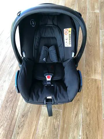 Maxi cosi infant car seat carrier (rear-facing) — good condition