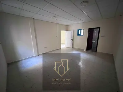 غرفة وصالة بمساحة جيدة بتكييف سبليت، موقع مميز بالنعيمية بجوار مدرسة الحكمة وقريب من فندق رمادا، مناسبة للأفراد والعائلات