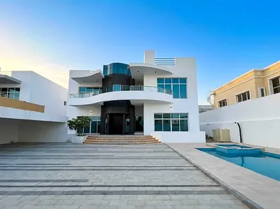 LUXURY 5BR VILLA | POOL | MAJLIS | LIVING &amp; DINING