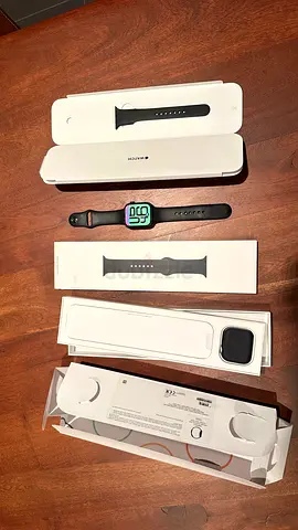 Apple Watch Series 7 45mm Midnight Aluminum with Original Bands and Boxes – Good Condition 500 aed