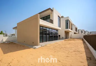 Luxury | Spacious 5-Bed Villa | Private Garden