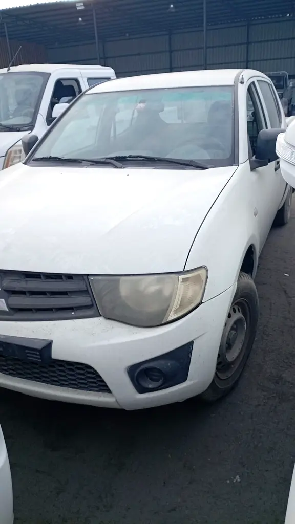 Mitsubishi L200 2014 — photo 1 of 7