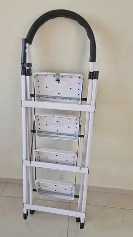 Foldable 4-Step Aluminum Ladder / Stool - Lightweight and Compact