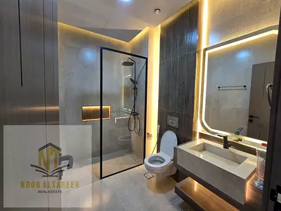 فرصة مميزة لامتلاك فيلتين فاخرتين بتصميم عصري في موقع مميز بمنطقة الحوشي، أول ساكن ومجهزتين بنظام سمارت هوم مع تشطيبات راقية ومساحات واسعة تناسب العائ