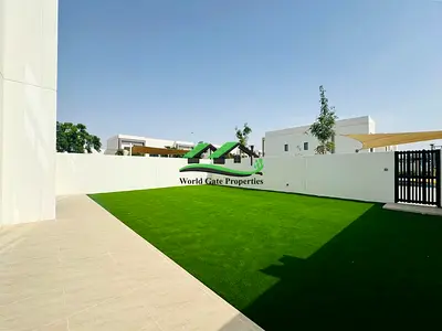 Luxurious 4BR Villa Single Row Near Community Vacant Now