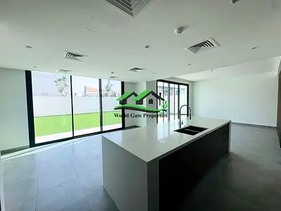 Luxury 4BR+S+M in Front of Amenities | Prime Location